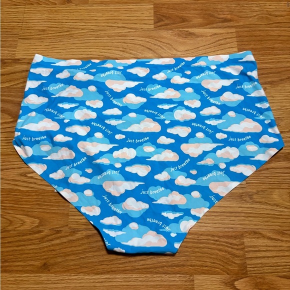 Cheek Boss  Cloud Patterned size 4XL - Picture 4 of 4